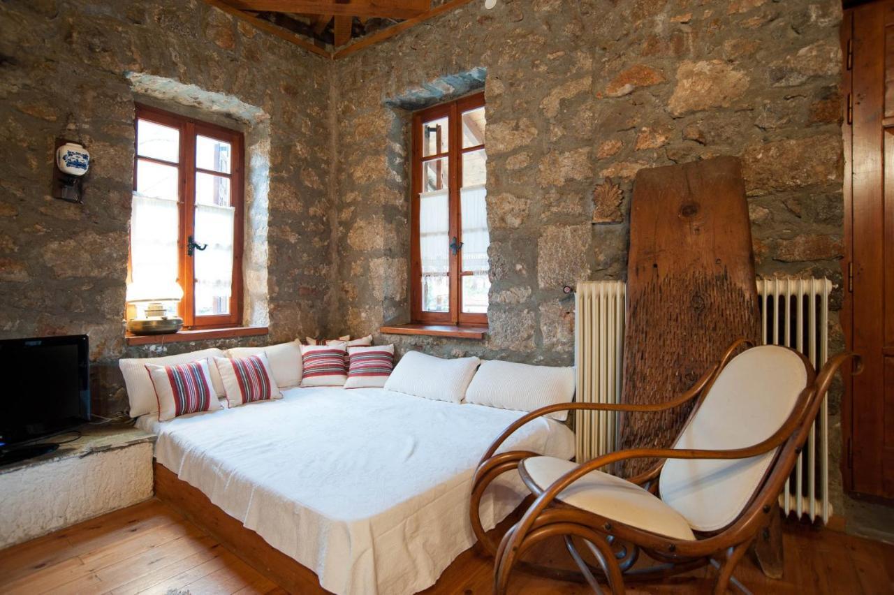 Villa Mariolata Stone House Lílaia Exterior foto