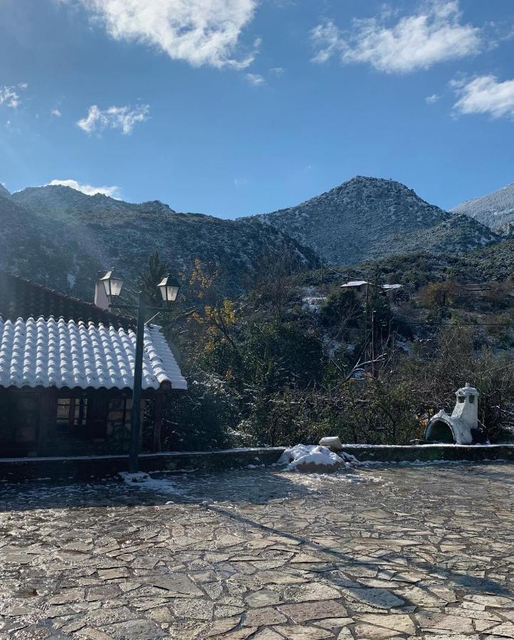 Villa Mariolata Stone House Lílaia Exterior foto