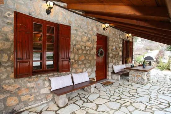 Villa Mariolata Stone House Lílaia Exterior foto