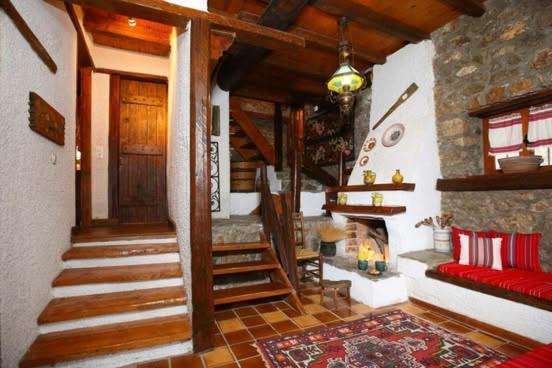 Villa Mariolata Stone House Lílaia Exterior foto